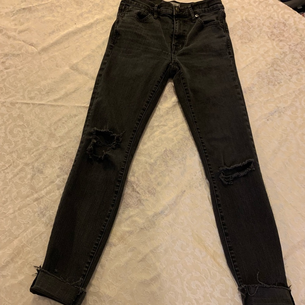 Madewell skinny jeans distressed knees & fringe hem